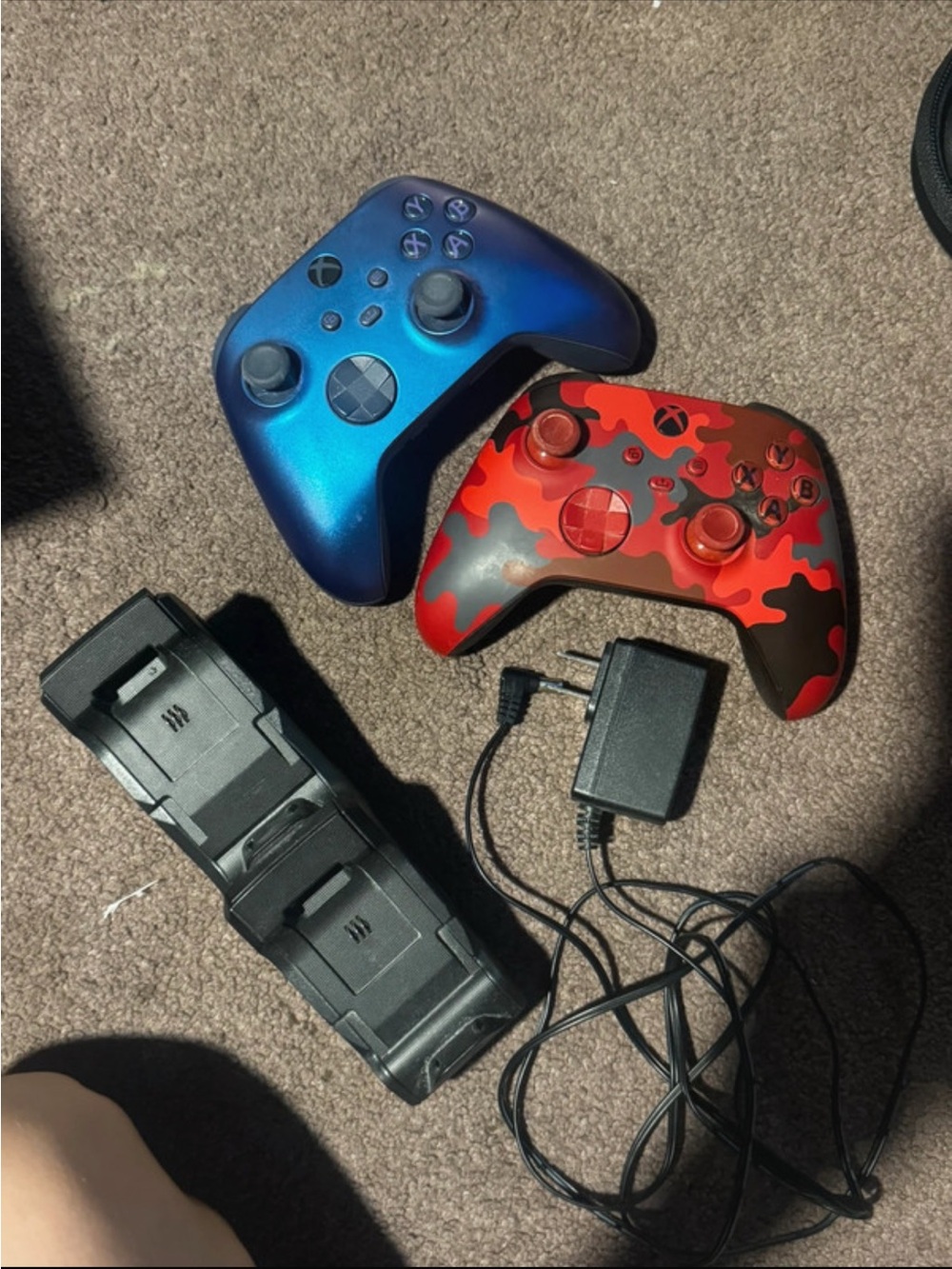 Xbox Wireless Controllers Bundle - Blue & Red Camo